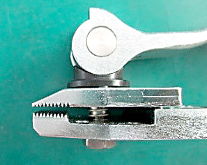 化粧トレイのフィルム挟み込みようチャックの写真