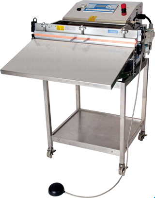 スタンド台を取り付けた状態のVA-610Gの写真