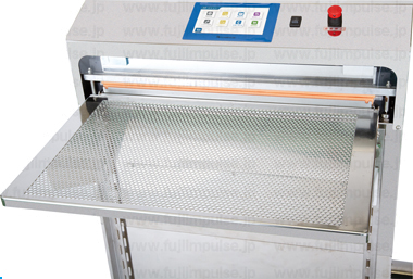 パンチングテーブルの写真