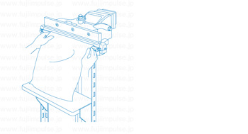 操作方法:シール部へ袋をセットの解説用イラスト