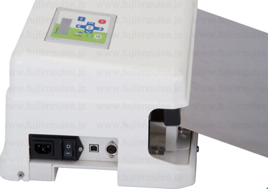 MDiの電源スイッチ、USBコネクタ部の写真