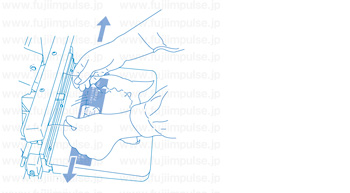 操作方法：袋をシール部にセットするの解説用イラスト