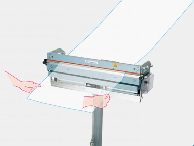Fi-600Y使用イメージ写真2_圧着レバーで袋を挟みシールを行う